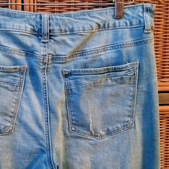 Maurices Blue Denim Capris w/Pearl & Silver Accents Women's Sz 13/14 Frayed Hem - Picture 5 of 16